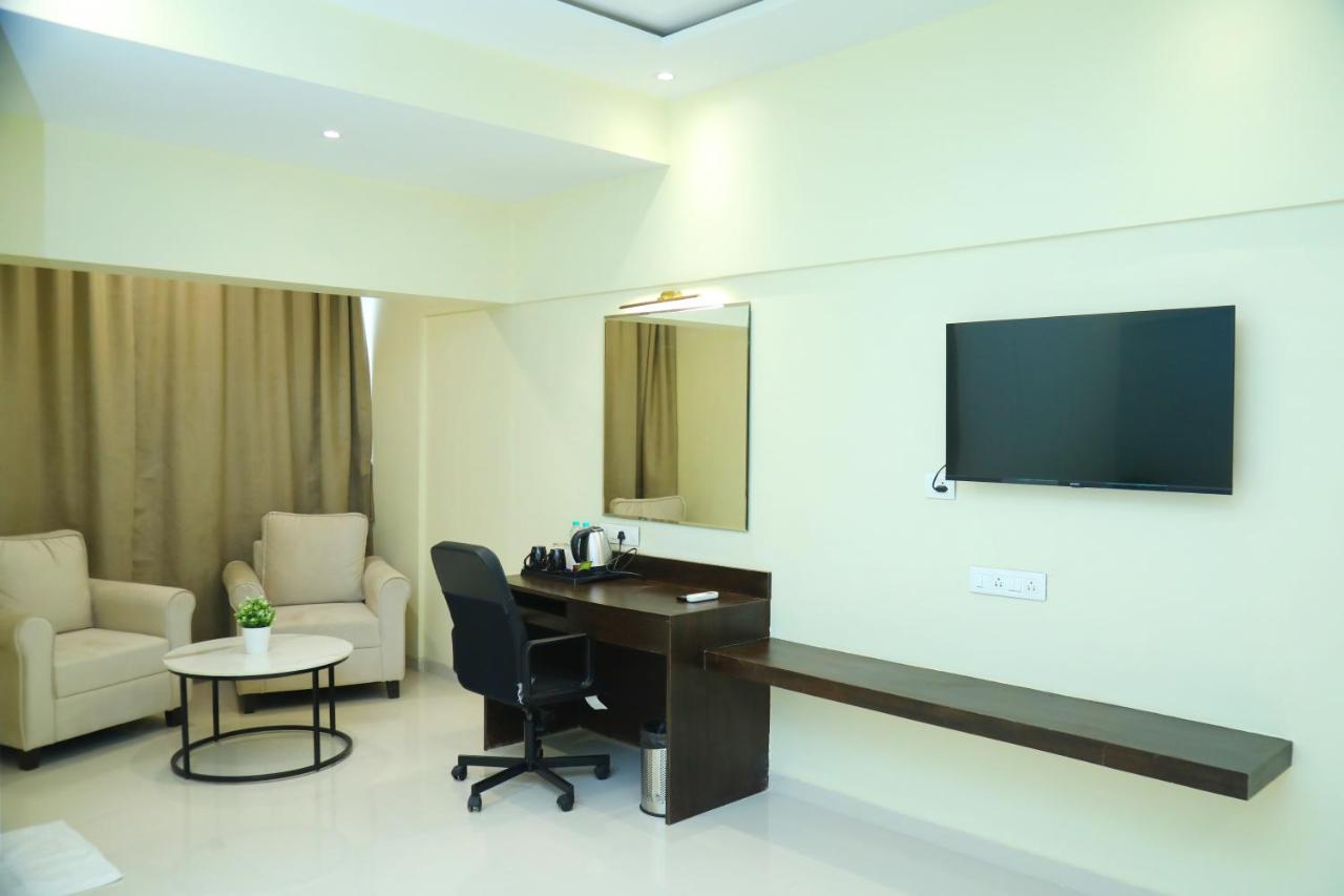 מומביי Country Inn & Suites By Turtle מראה חיצוני תמונה