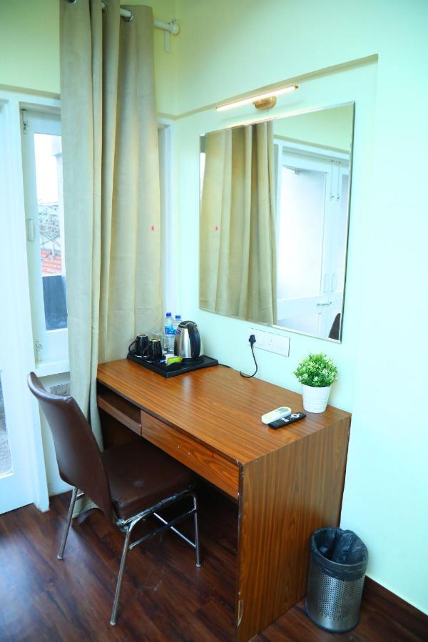 מומביי Country Inn & Suites By Turtle מראה חיצוני תמונה