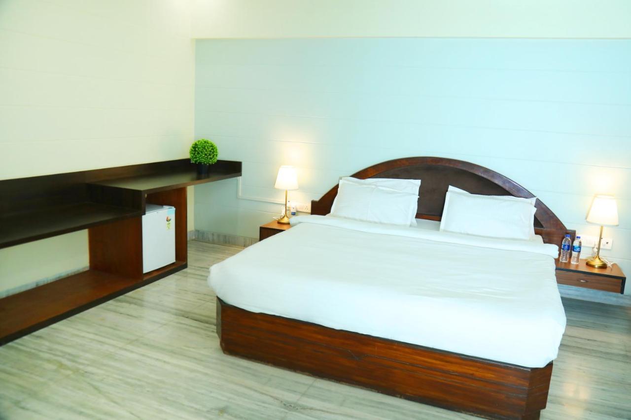 מומביי Country Inn & Suites By Turtle מראה חיצוני תמונה