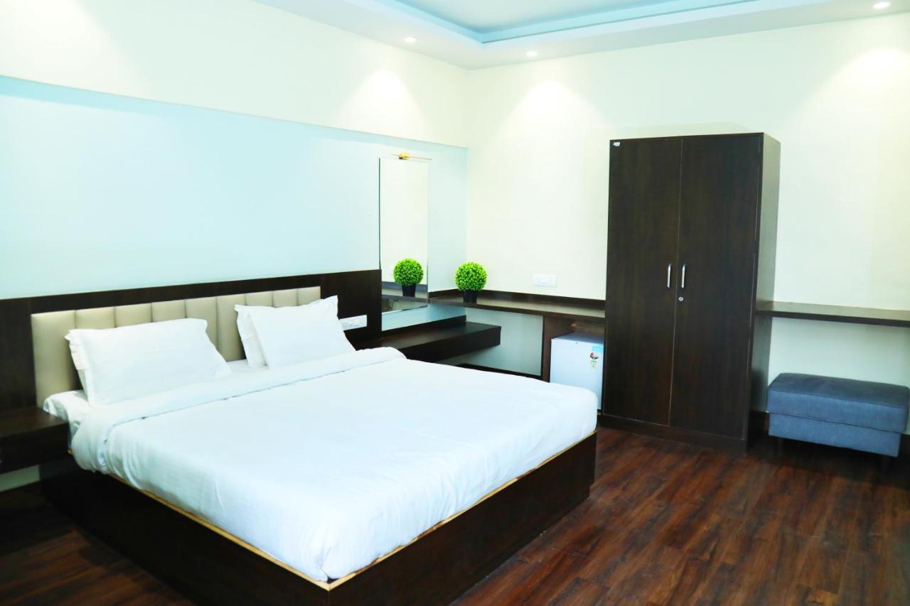 מומביי Country Inn & Suites By Turtle מראה חיצוני תמונה